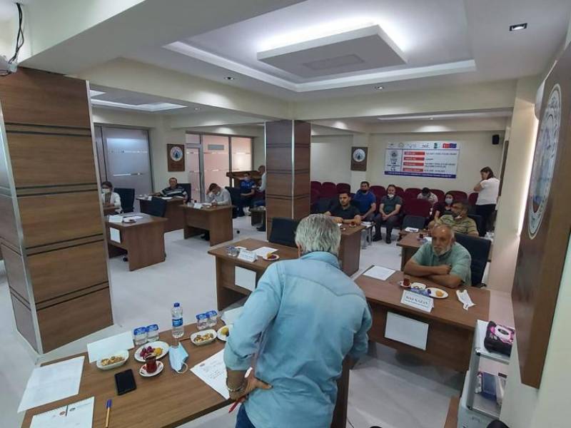 Faaliyet 2.2. Tüm halka yönelik, özellikle turizm hizmeti vermekte olan veya verecek olan müstakbel turizmcilere turizm bilinci, turistlere davranış biçimleri, yöre turizm değerlerimiz hakkında eğitimler verilmesi, video sunumlarının yapılması,